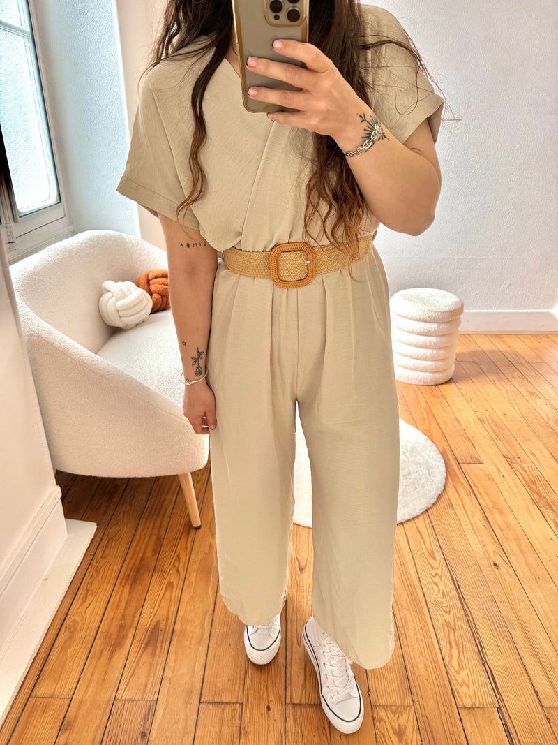 COMBINAISON BEIGE AVEC LA CEINTURE